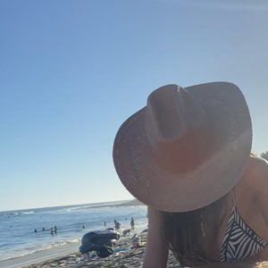 Meet your Posher, Cat